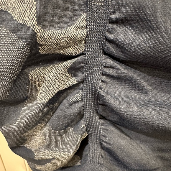 Athleta Fastest Track Blue Camo Shirt Women’s Size Large - Picture 6 of 10